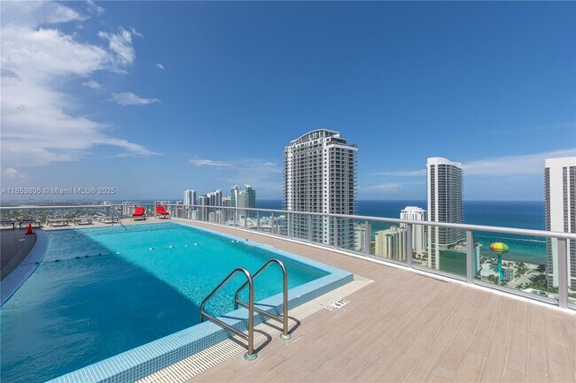 Building Photo - 2600 E Hallandale Beach Blvd