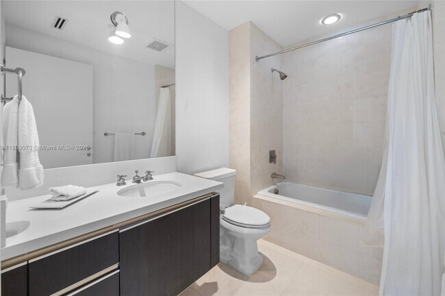 Building Photo - 7133 Fisher Island Dr