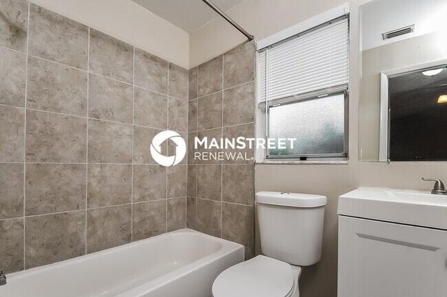 Building Photo - 3 Bedroom Pet-Friendly Home in Riverview, FL with Main Street Renewal