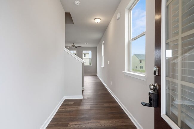 Building Photo - 4 bed / 2.5 bath in Gainesville! Retreat at Chicopee