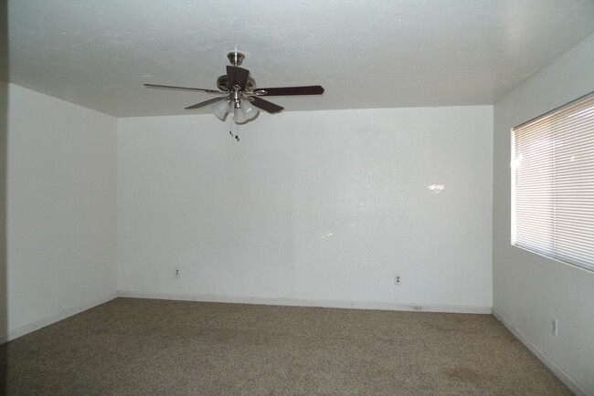 Building Photo - Rental Availalble