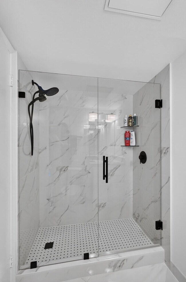 Building Photo - 1208 Marine Way