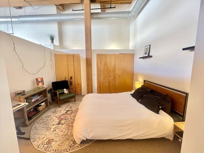 Building Photo - 1 bedroom in Chicago IL 60647