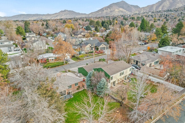 Building Photo - 2576 E Wren Rd