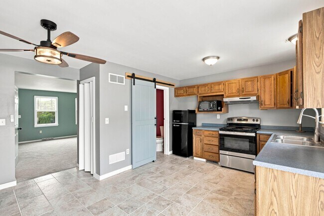 Building Photo - 15 Beech Ln