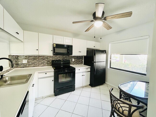 Building Photo - 7590 Tahiti Ln