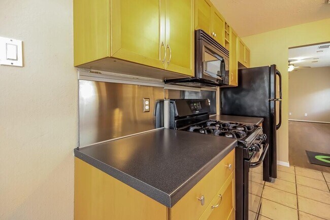 Building Photo - 22926 Sugar Bear Dr