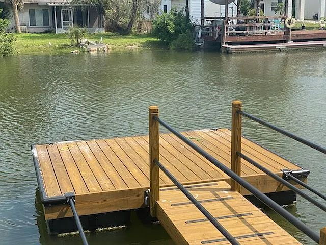 Building Photo - Waterfront 3 bedroom townhome with dock!