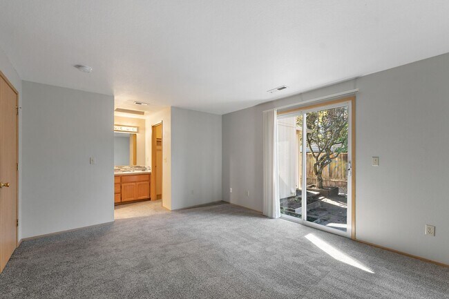 Building Photo - 4410 NE 152nd Ave