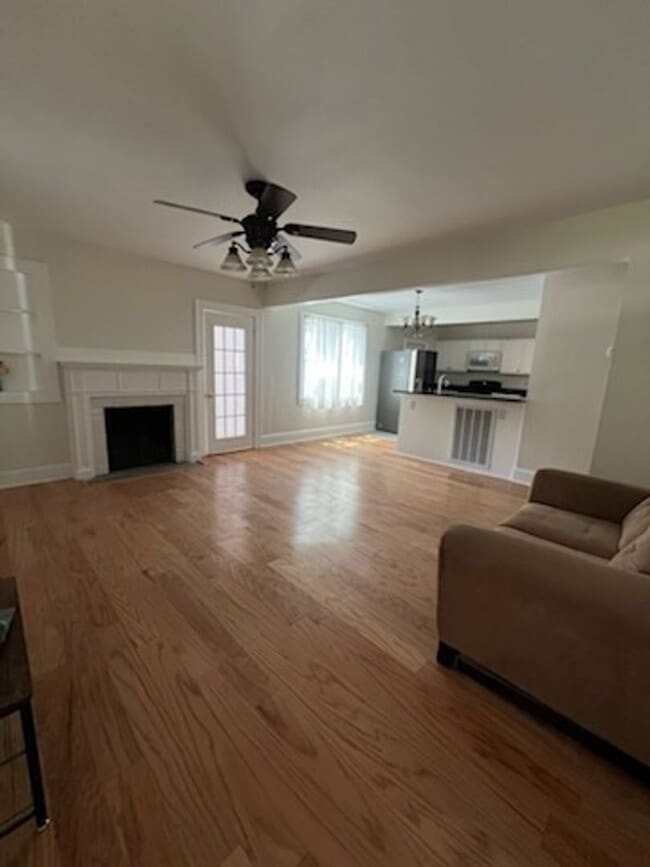 Building Photo - ***PROMOTION $100 OFF FIRST MONTHS RENT***...