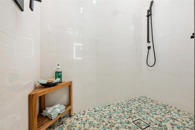 Building Photo - 73 Julius St