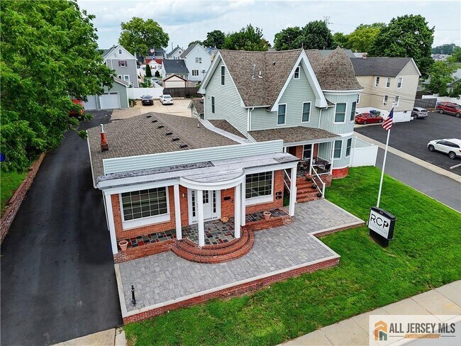 Building Photo - 215 Washington Rd