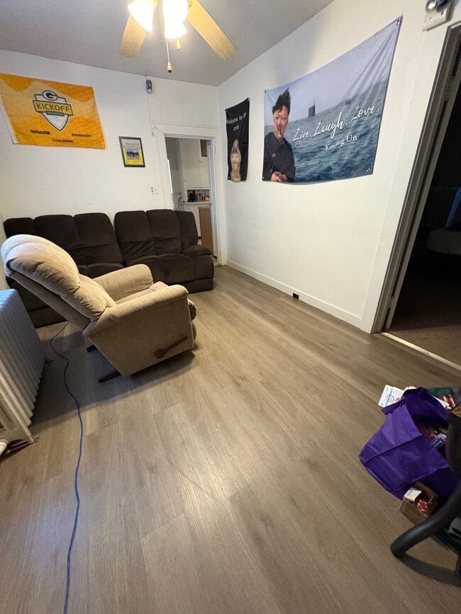 Building Photo - SE - 02 - Main St