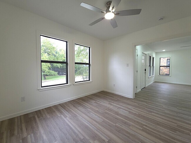 Building Photo - 1010 W Rusk St