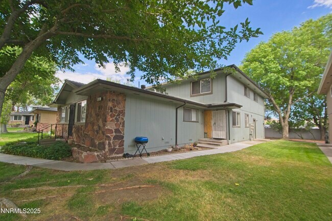 Primary Photo - 664 Oakwood Dr