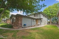 Building Photo - 664 Oakwood Dr