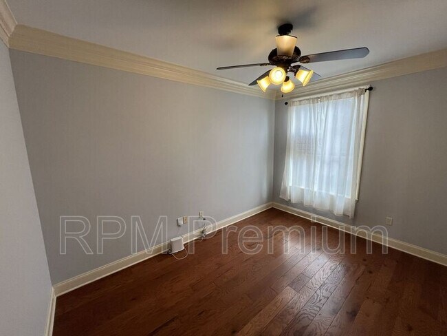 Building Photo - 7335 Oak View Dr.