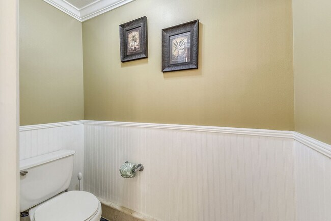 Building Photo - 15900 Front Beach Rd