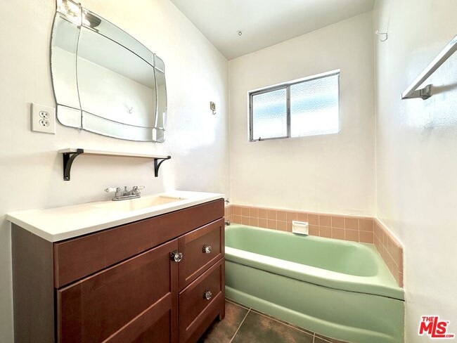 Building Photo - 612 Illinois Ct