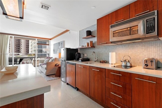 Building Photo - 6801 Collins Ave