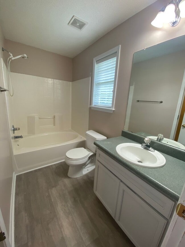 Building Photo - 306 Strawbridge Ln