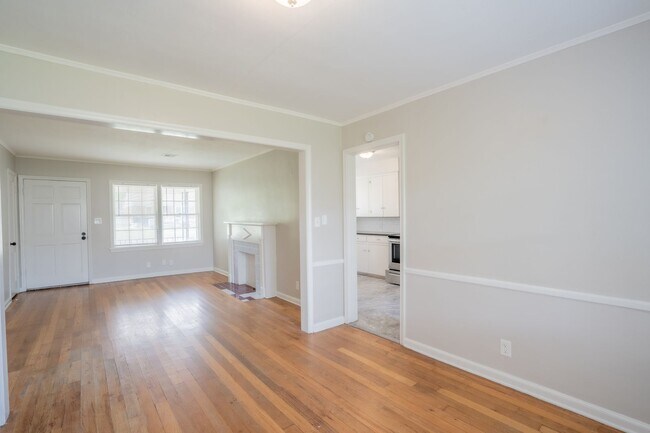 Building Photo - Cozy 2 Bedroom 1 Bathroom Home In Kendall-...