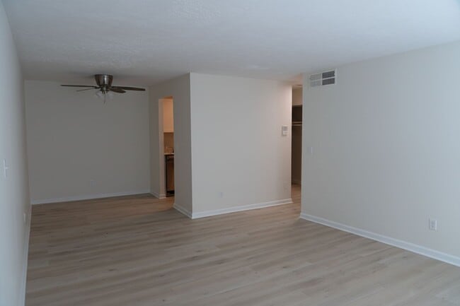 Building Photo - Newly Renovated 1 Bed, 1 Bath