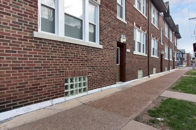 Building Photo - Spoonful of Studio Space!