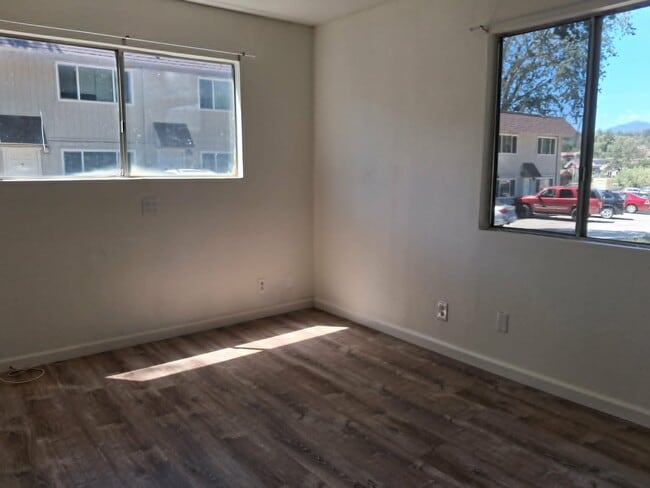 Building Photo - 48963 River Park Rd