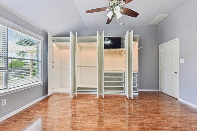 Building Photo - 217 Newport Landing Pl