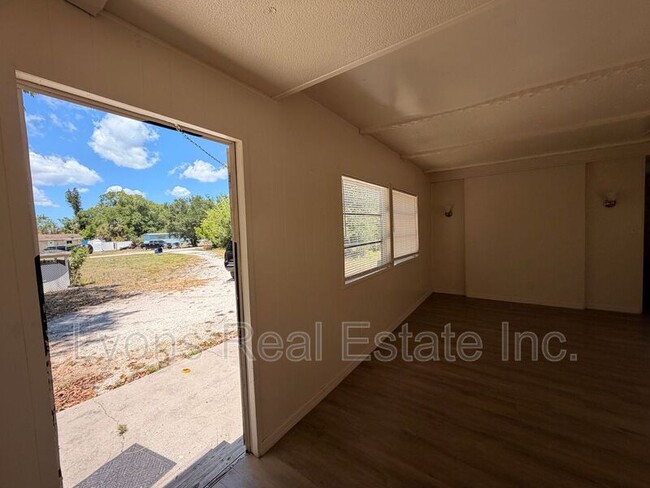 Building Photo - 8205 Suncoast Dr