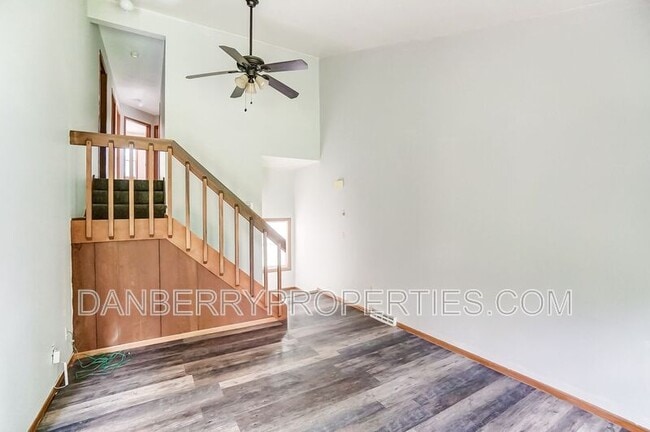 Building Photo - 3164 Kylemore Rd