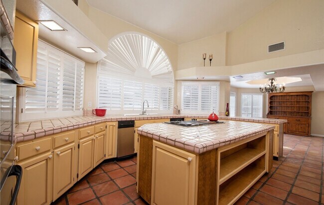 Building Photo - 3930 Placita Del Rico