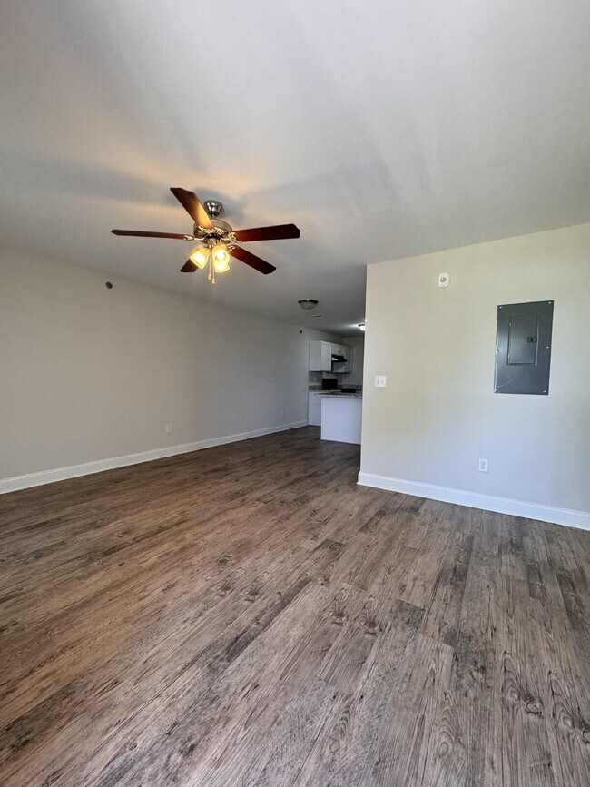 Building Photo - Charming 2-Bed, 1-Bath Home in Easley – Co...