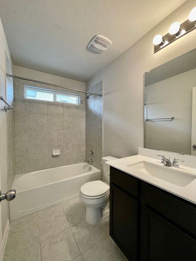 Building Photo - Beautiful Home in a Fantastic Community! Reduced Deposit!