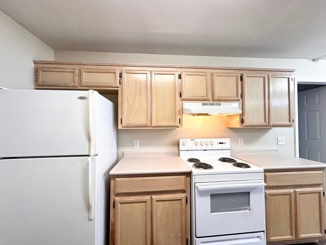 Building Photo - Cedarwood Apartments