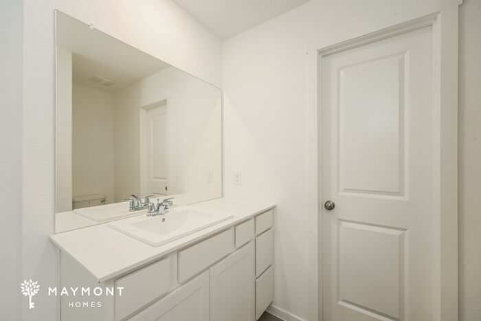 Building Photo - 747 Meadow Dr