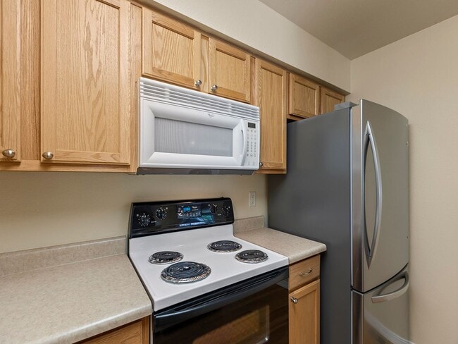 Building Photo - Beautiful 2 Bed 2.5 Bath Townhouse in SE F...