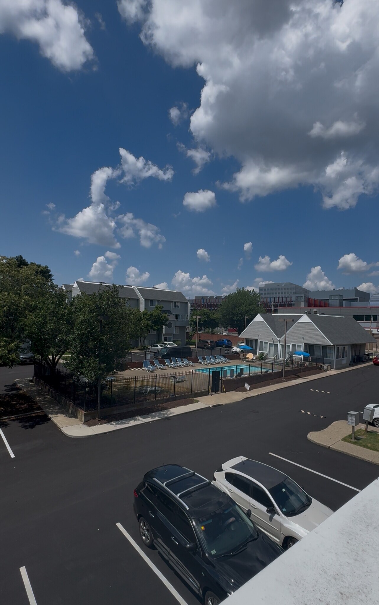 Building Photo - 142 North Beacon St