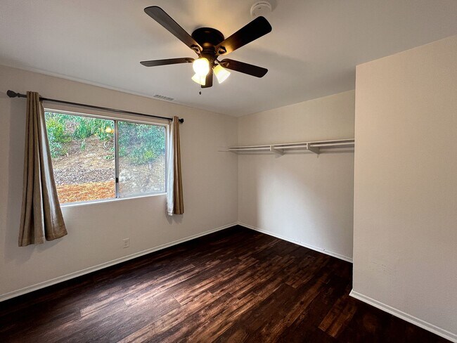 Building Photo - Charming 3B/2BA Home in Bay Terraces W/ W/D, A/C, Fireplace, Covered Patio, and Large Backyard!