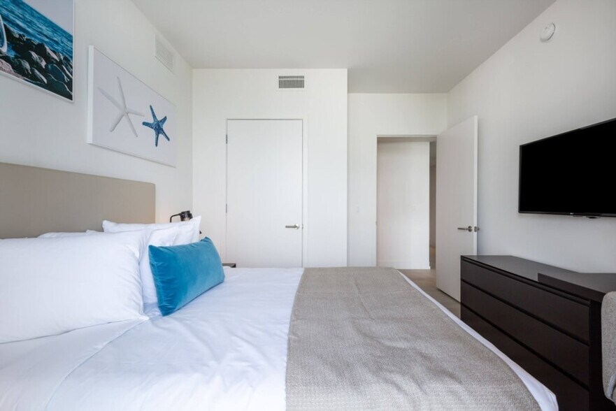 Building Photo - 4112 Jimmy Buffett Mem Hwy