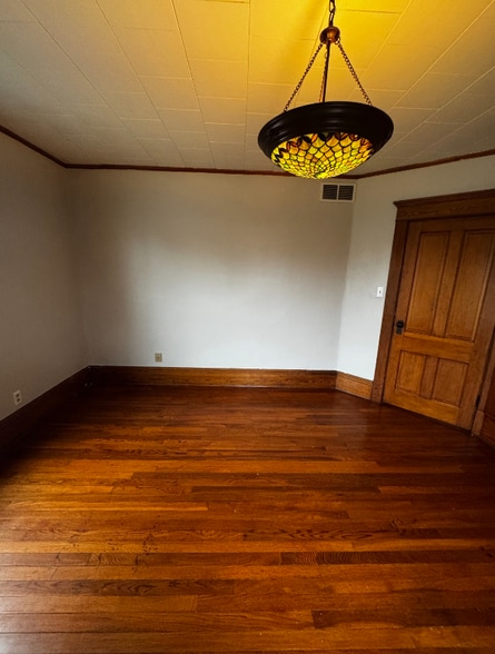 Building Photo - 311-1/2 S Main St