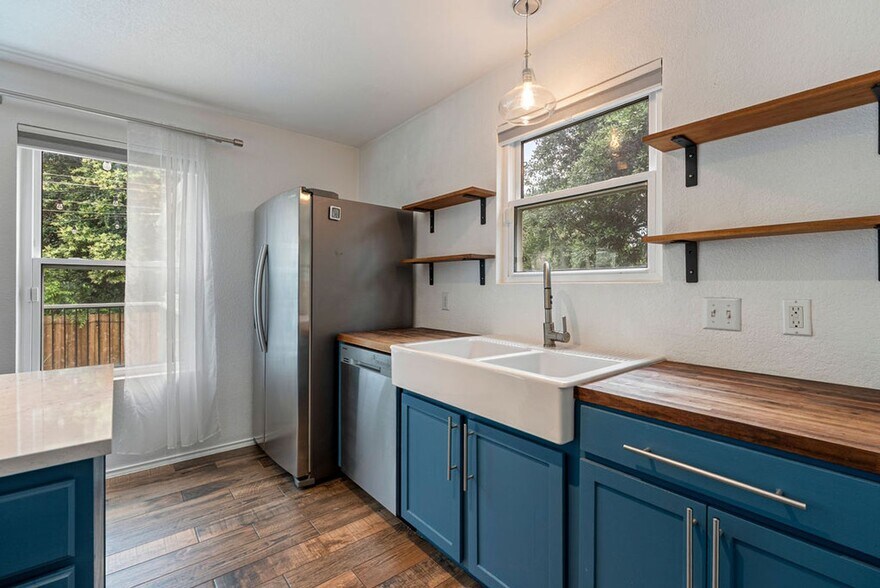 Building Photo - 7107 Leppke Cove