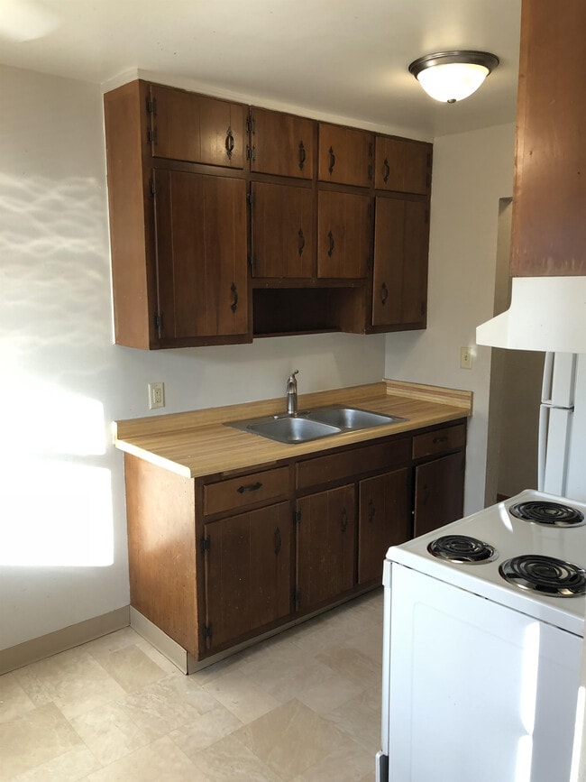 Building Photo - 380 Larpenteur Ave W