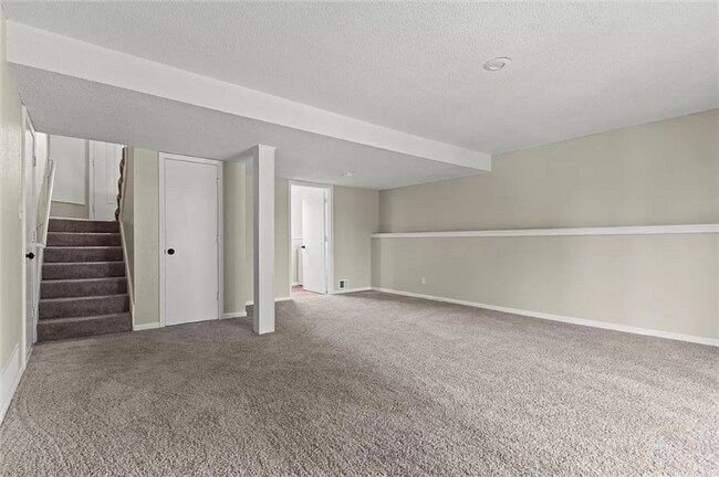 Building Photo - 8925 Armstrong Ave