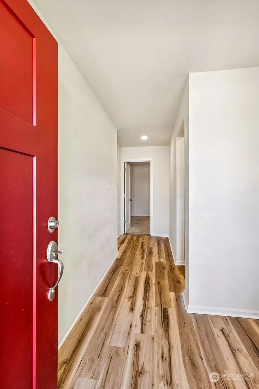 Main entry - 1389 92nd Way SE