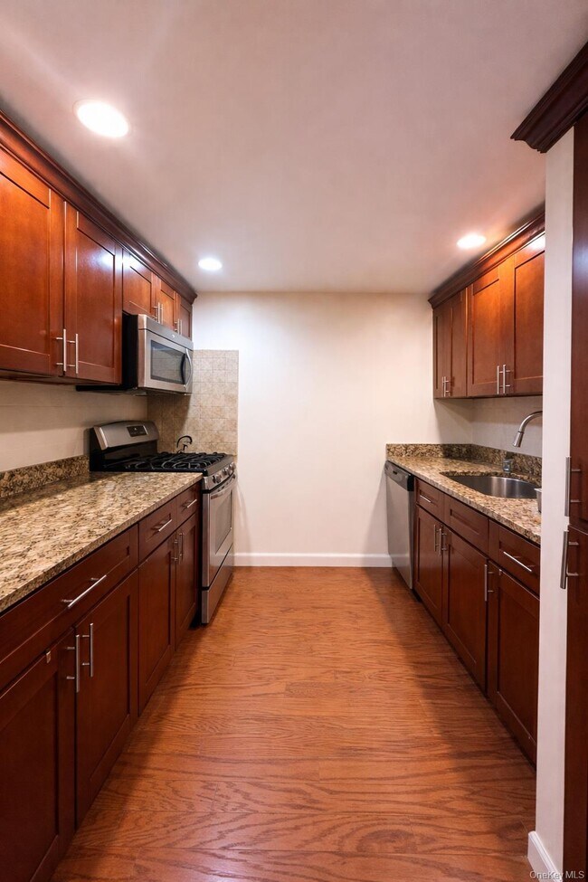 Building Photo - 36-41 Union St