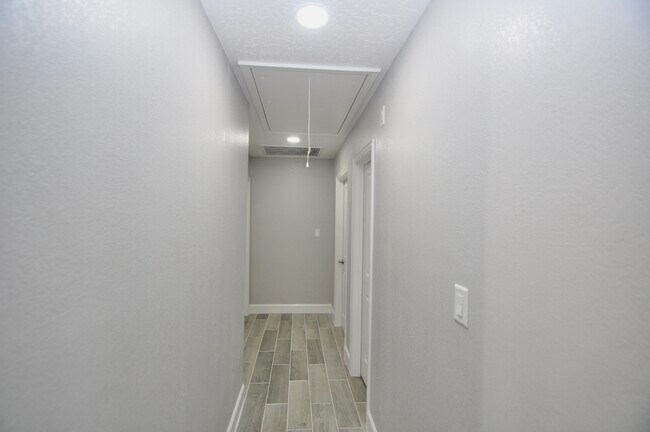 Building Photo - 734 Hambrick Ct