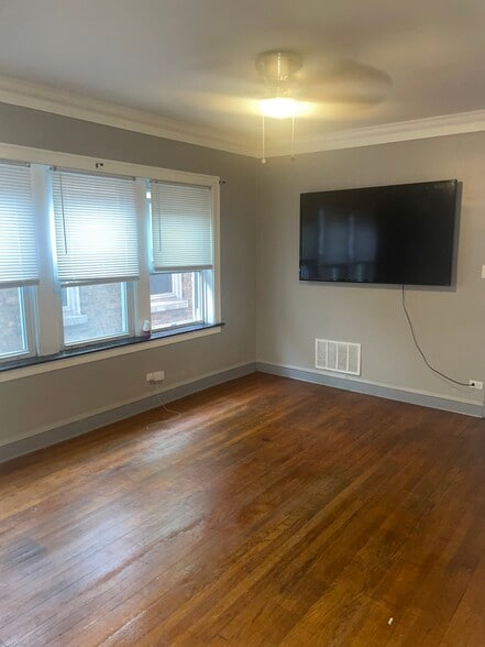 Building Photo - 8230 S Hermitage Ave
