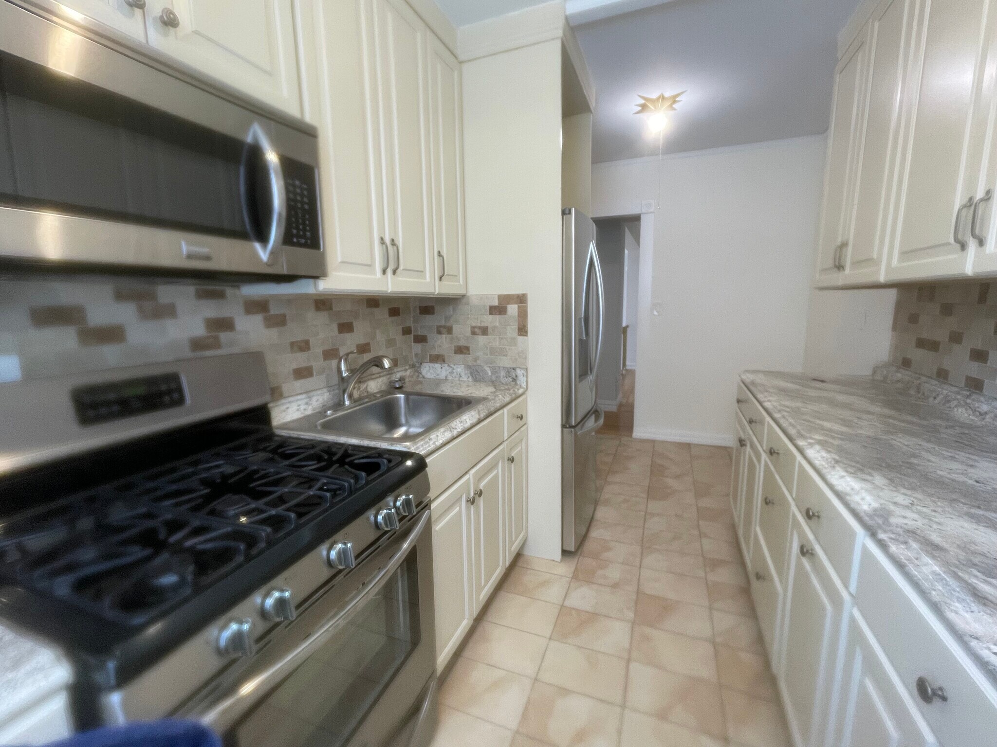 Building Photo - 210 Martine Ave